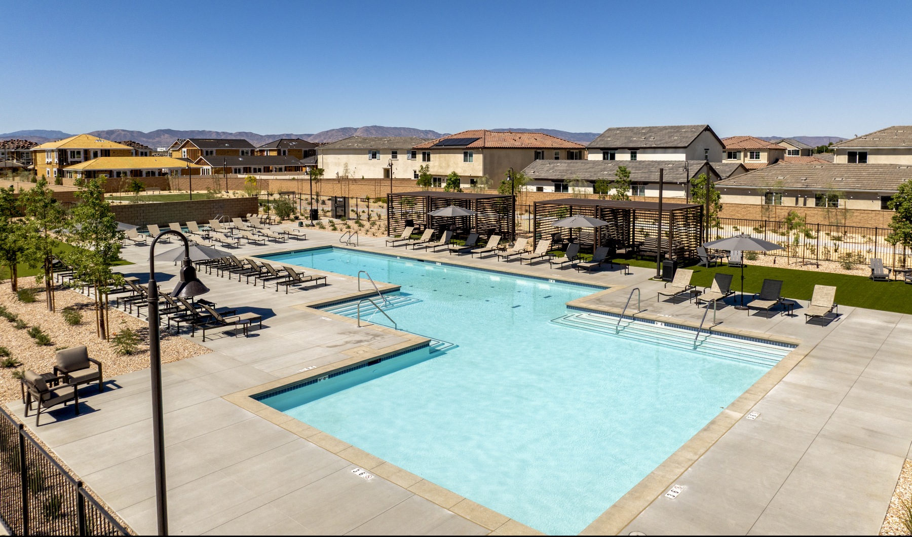 resort-style swimimng pool resort-style swimimng pool